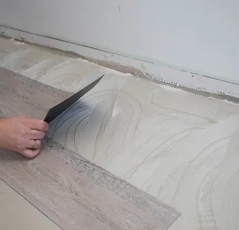 Verlegung wineo Designboden Verlegung wineo Designboden zum Kleben Holzoptik Klebstoff Vinylboden