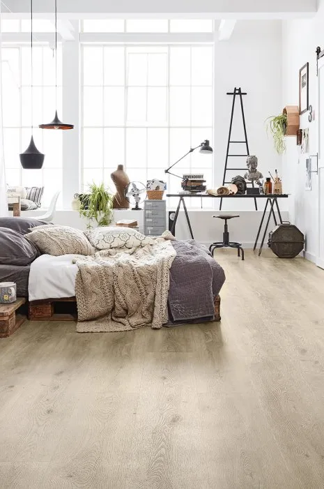 klick Vinyl Boden Loft Schlafzimmer Palettenbett Holzboden Industrial Living