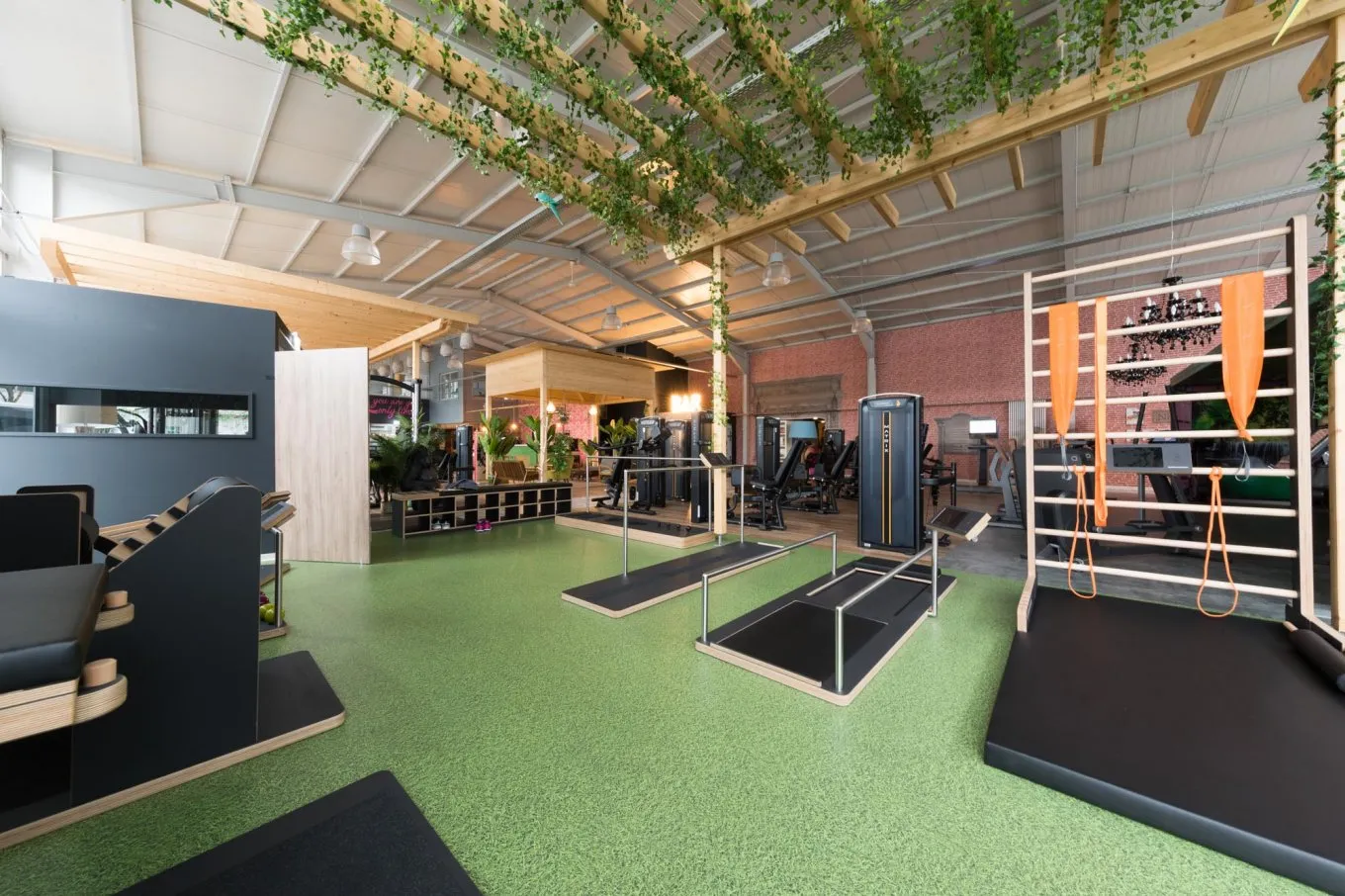 wineo Bodenbelag Sportboden Fitnessstudio Fantasieoptik Digitaldruck Rasen